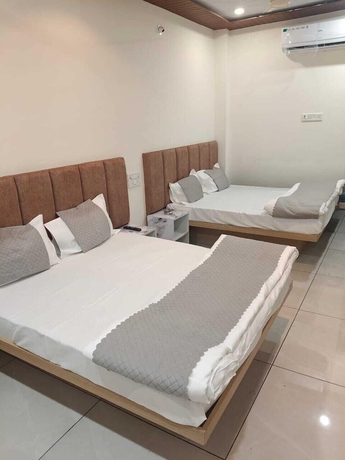 Imagen de la habitación del Hotel Shivay Palace, Ujjain. Foto 5