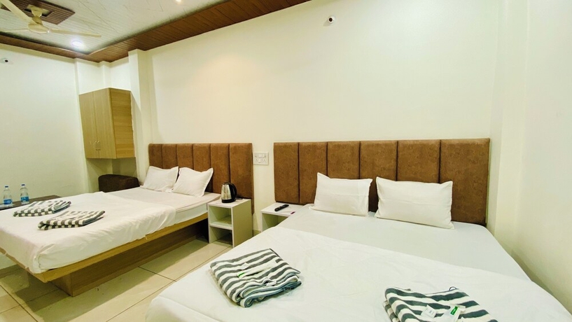 Imagen de la habitación del Hotel Shivay Palace, Ujjain. Foto 11