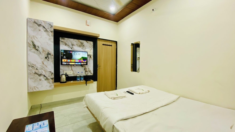 Imagen de la habitación del Hotel Shivay Palace, Ujjain. Foto 12