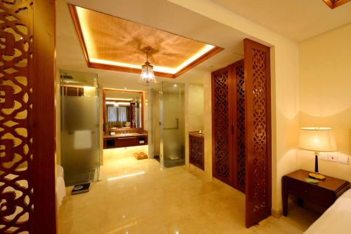 Imagen de la habitación del Hotel Shixishu Jianguo Yalong Bay Resort. Foto 15