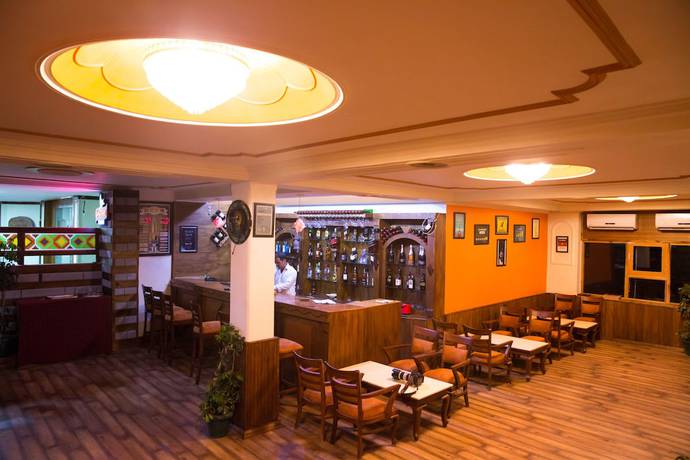 Imagen del bar/restaurante del Hotel Shobla Royale. Foto 7
