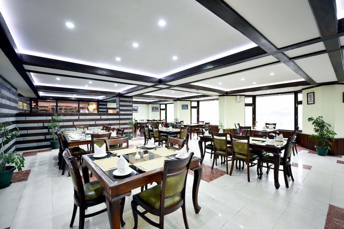 Imagen del bar/restaurante del Hotel Shobla Royale. Foto 8