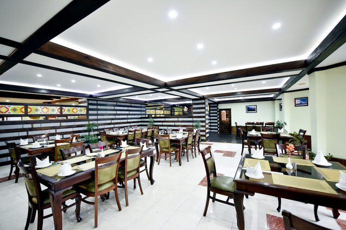 Imagen del bar/restaurante del Hotel Shobla Royale. Foto 9