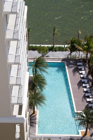 Imagen de la piscina del Hotel Shorecrest Miami Bay. Foto 14