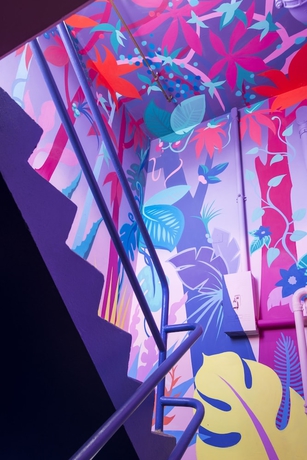 Imagen de la piscina del Hotel Shoreline Waikiki. Foto 17