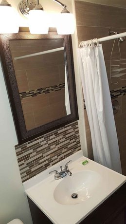 Imagen de la habitación del Hotel Shores Terrace. Foto 2