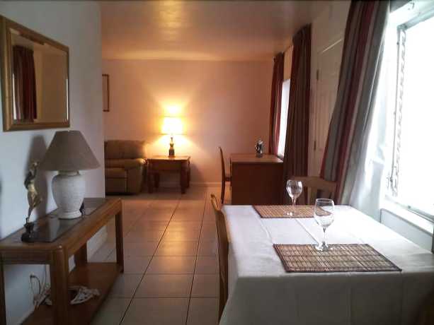 Imagen de la habitación del Hotel Shores Terrace. Foto 13
