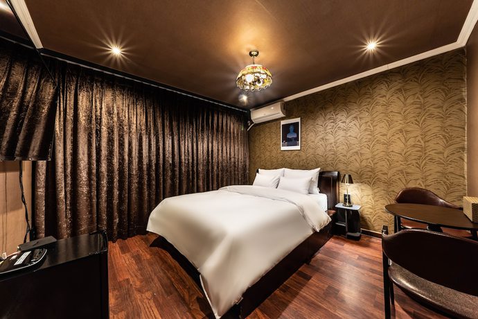 Imagen de la habitación del Hotel Shourin. Foto 19