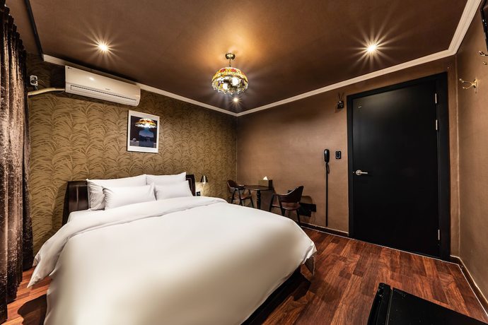 Imagen de la habitación del Hotel Shourin. Foto 20
