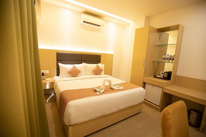 Imagen de la habitación del Hotel Shourya Residency. Foto 17