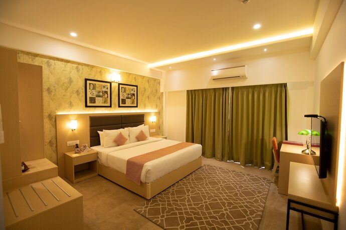 Imagen de la habitación del Hotel Shourya Residency. Foto 19