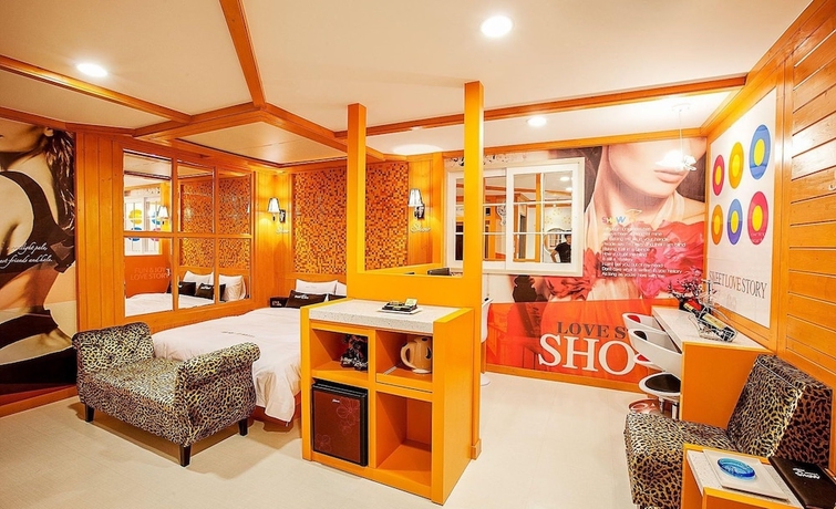 Imagen de la habitación del Hotel Show. Foto 8