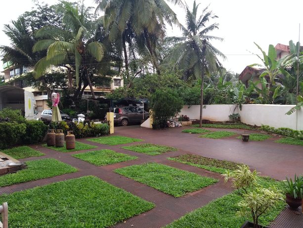 Imagen de los exteriores del Hotel Shraddha. Foto 10