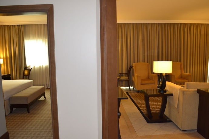 Imagen de la habitación del Hotel Shreaton Al Khalidiya. Foto 3