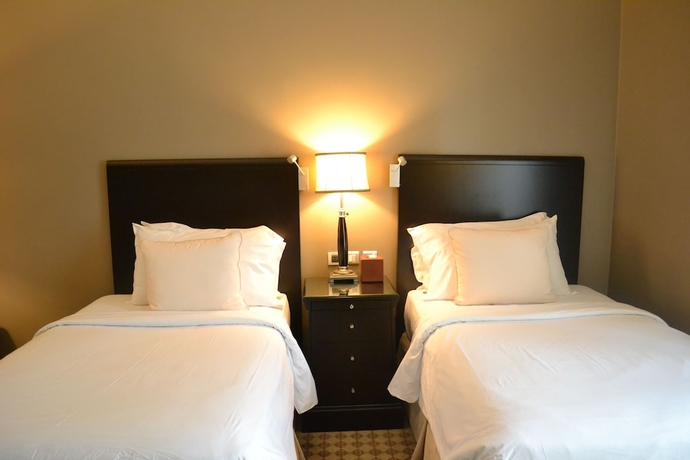 Imagen de la habitación del Hotel Shreaton Al Khalidiya. Foto 4