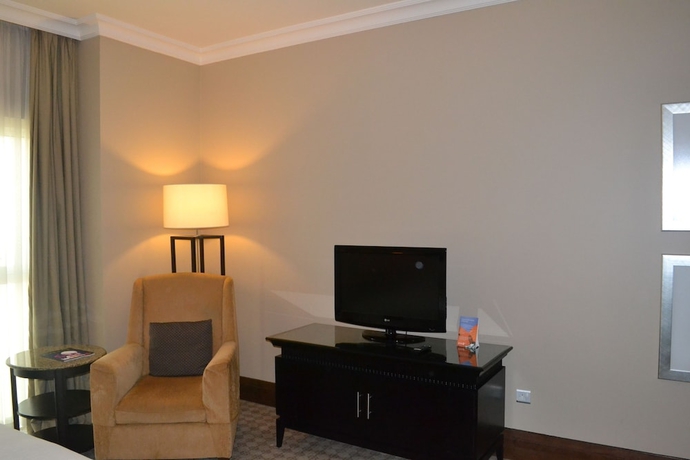 Imagen de la habitación del Hotel Shreaton Al Khalidiya. Foto 10