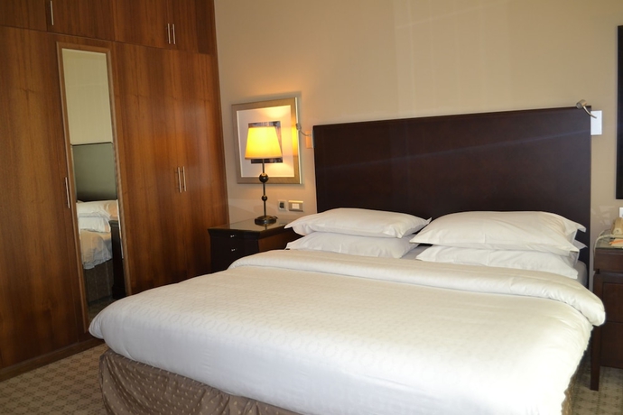 Imagen de la habitación del Hotel Shreaton Al Khalidiya. Foto 11