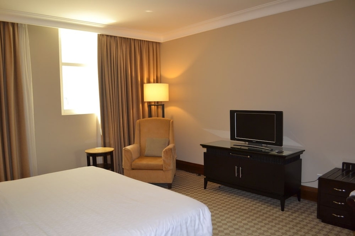 Imagen de la habitación del Hotel Shreaton Al Khalidiya. Foto 13