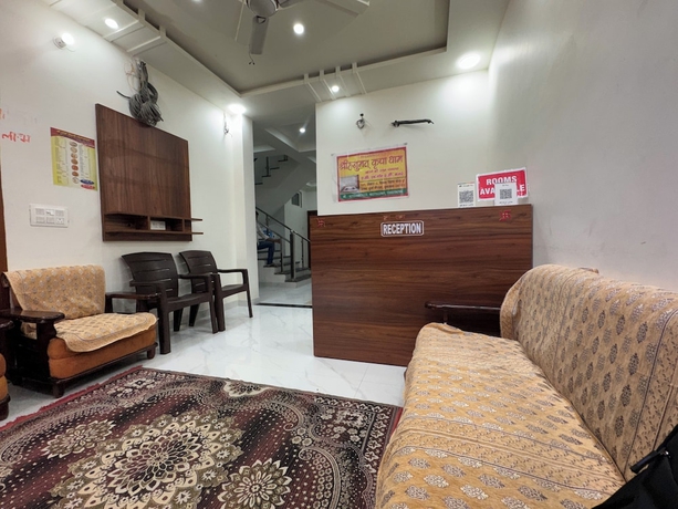 Imagen de los interiores del Hotel Shree Hanumat Kripa Dham. Foto 14