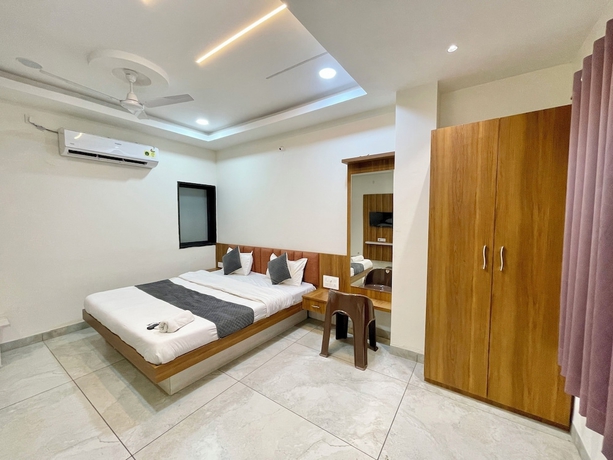 Imagen de la habitación del Hotel Shree Nakoda Paradise - Ujjain. Foto 2