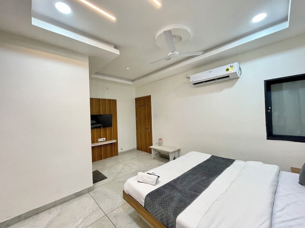 Imagen de la habitación del Hotel Shree Nakoda Paradise - Ujjain. Foto 3