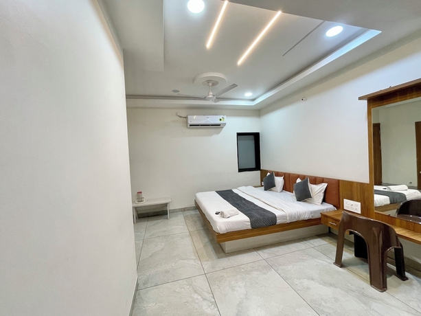 Imagen de la habitación del Hotel Shree Nakoda Paradise - Ujjain. Foto 4