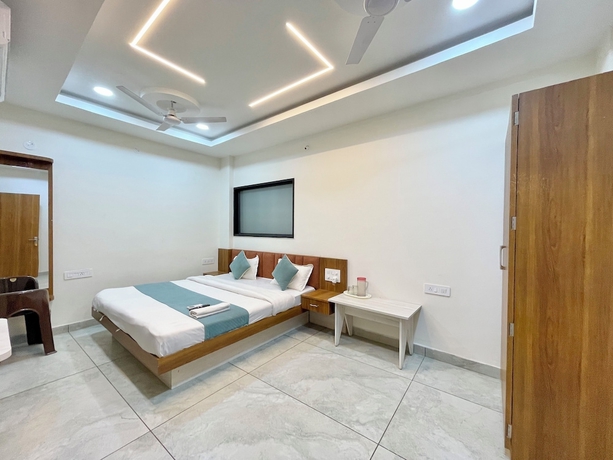 Imagen de la habitación del Hotel Shree Nakoda Paradise - Ujjain. Foto 8