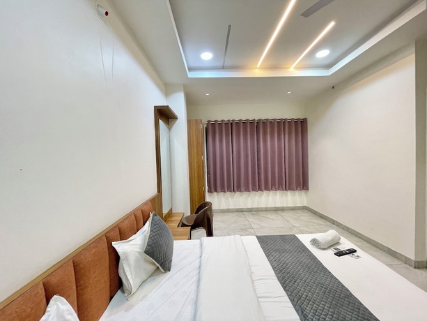 Imagen de la habitación del Hotel Shree Nakoda Paradise - Ujjain. Foto 10