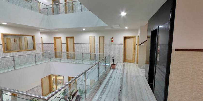 Imagen de los interiores del Hotel Shree Palace, Katra. Foto 14
