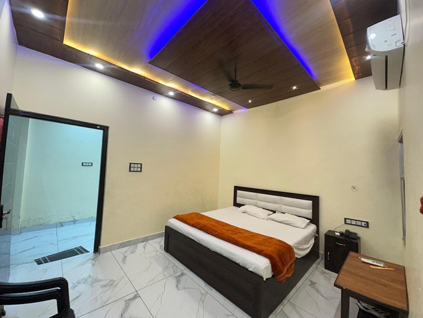 Imagen de la habitación del Hotel Shree Radhe palace. Foto 7