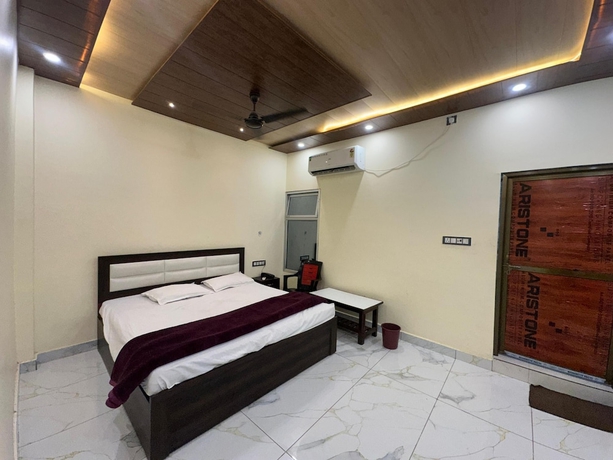 Imagen de la habitación del Hotel Shree Radhe palace. Foto 8