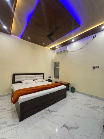 Imagen de la habitación del Hotel Shree Radhe palace. Foto 12