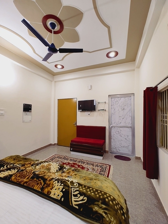Imagen de la habitación del Hotel Shree Venkatesh Niliyam 300 M Ram Temple. Foto 2