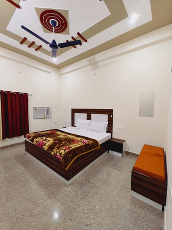 Imagen de la habitación del Hotel Shree Venkatesh Niliyam 300 M Ram Temple. Foto 8