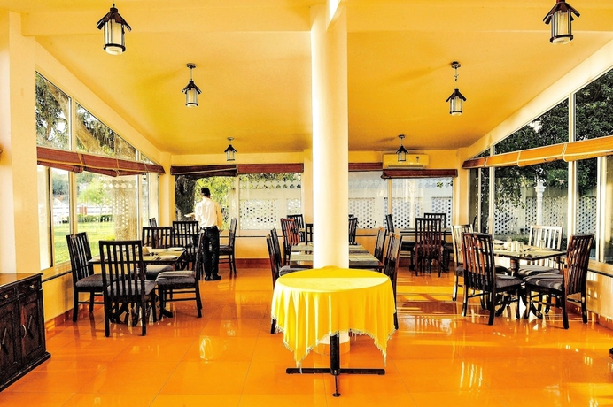 Imagen del bar/restaurante del Hotel Shree Vilas Orchid-by Lake Pichhola, Udaipur. Foto 2
