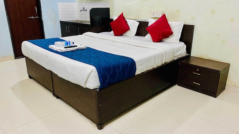Imagen de la habitación del Hotel Shreeji. Foto 13