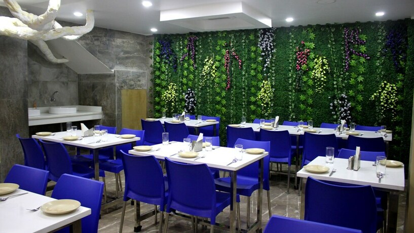 Imagen del bar/restaurante del Hotel Shreemoyee Inn. Foto 24