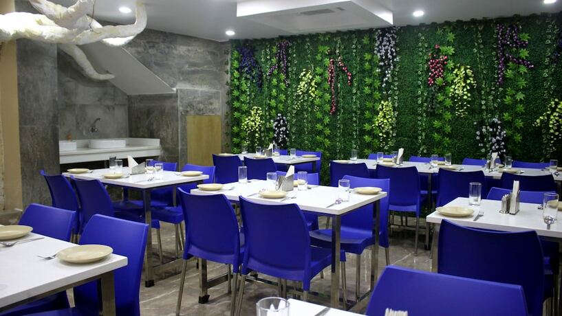 Imagen de los interiores del Hotel Shreemoyee Inn. Foto 31