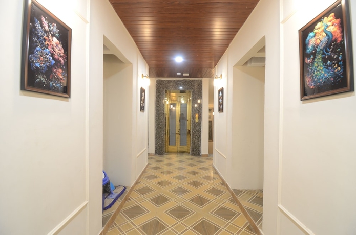 Imagen de los interiores del Hotel Shri Dhwaja Inn. Foto 11
