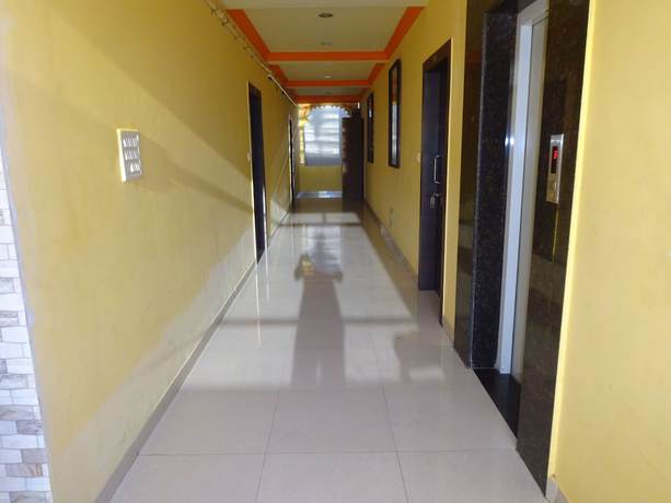 Imagen de los interiores del Hotel Shri Hari Prem. Foto 16