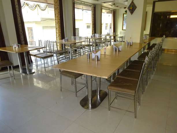 Imagen del bar/restaurante del Hotel Shri Hari Prem. Foto 2