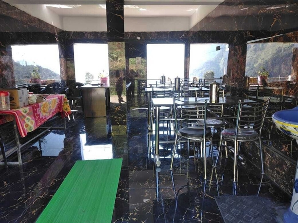 Imagen del bar/restaurante del Hotel Shri Narayan Tourist Lodge. Foto 2