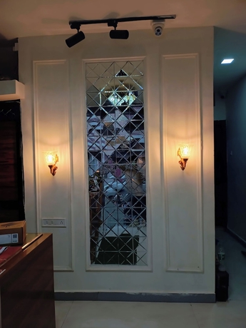Imagen de los interiores del Hotel Shri Radha hotels. Foto 10