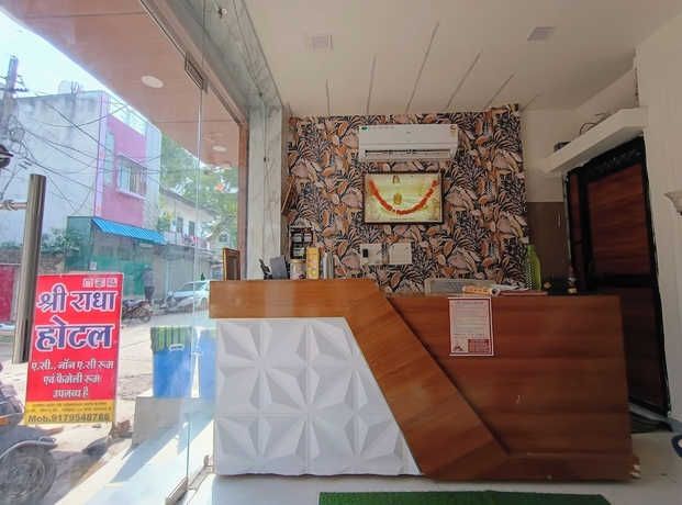 Imagen de los interiores del Hotel Shri Radha hotels. Foto 11