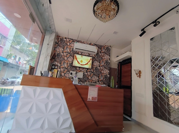 Imagen de los interiores del Hotel Shri Radha hotels. Foto 12