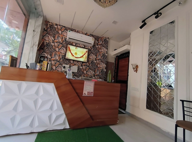 Imagen de los interiores del Hotel Shri Radha hotels. Foto 15