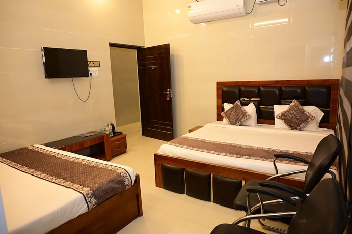 Imagen de la habitación del Hotel Shri Ram Lalla International. Foto 13
