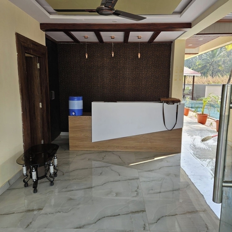 Imagen de los interiores del Hotel Shrikar Resort. Foto 16