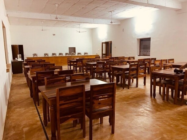 Imagen del bar/restaurante del Hotel Shrinath Desert Camp. Foto 19