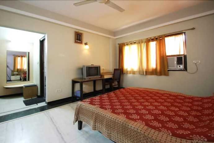 Imagen de la habitación del Hotel Shrinathinn. Foto 8